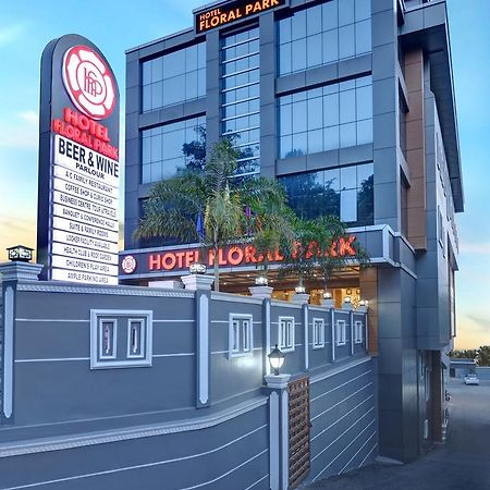 Hotel Floral Park Kottayam Exteriör bild