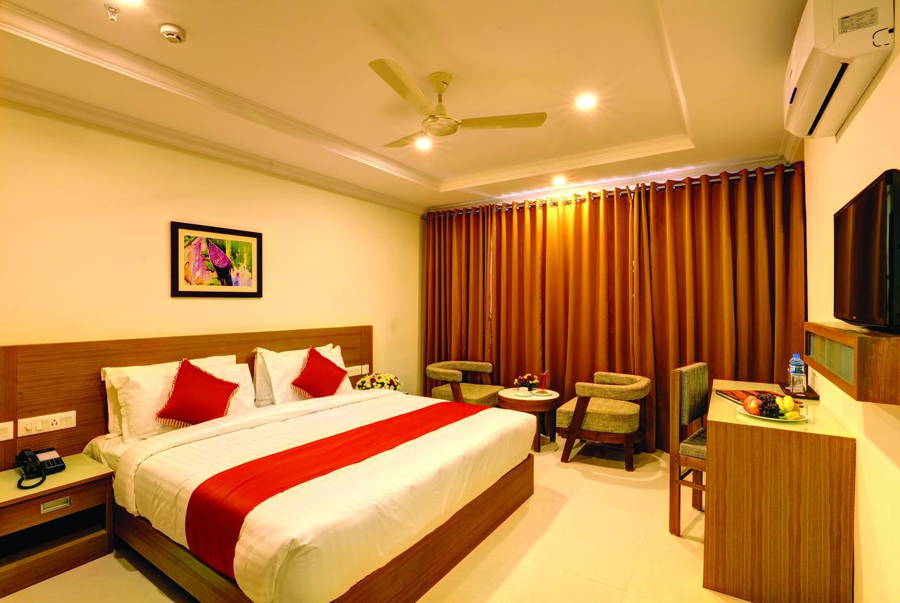 Hotel Floral Park Kottayam Exteriör bild