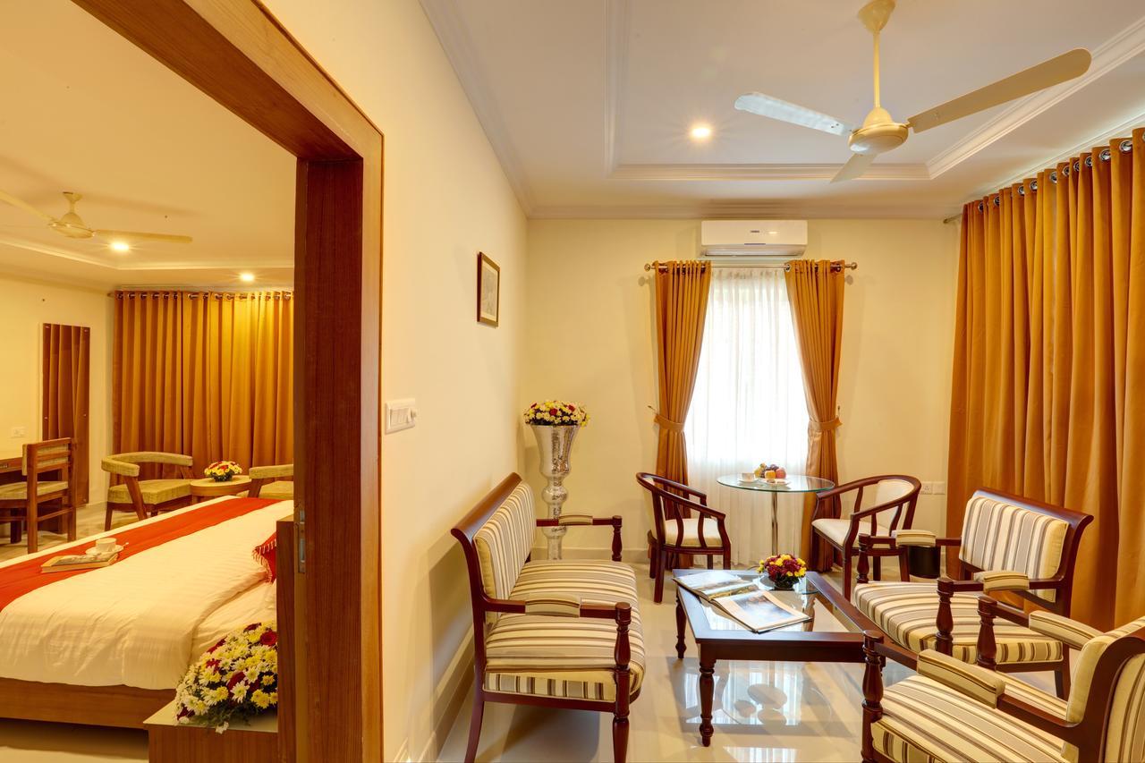 Hotel Floral Park Kottayam Exteriör bild