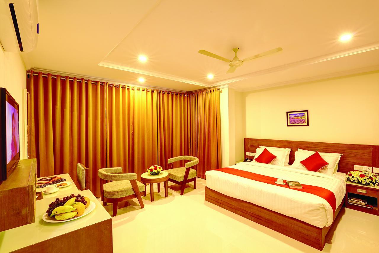 Hotel Floral Park Kottayam Exteriör bild